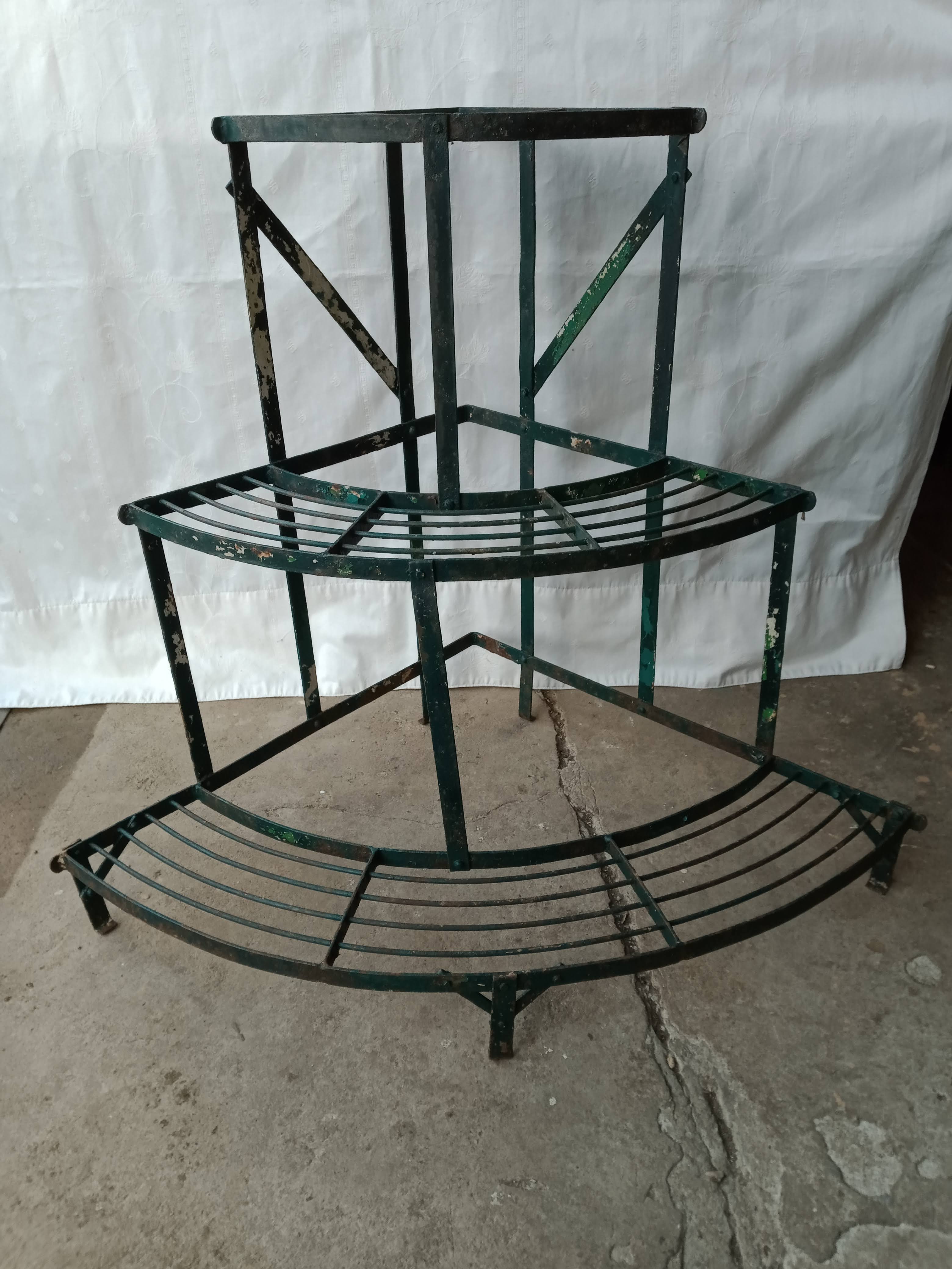 riveted metal corner pot holder