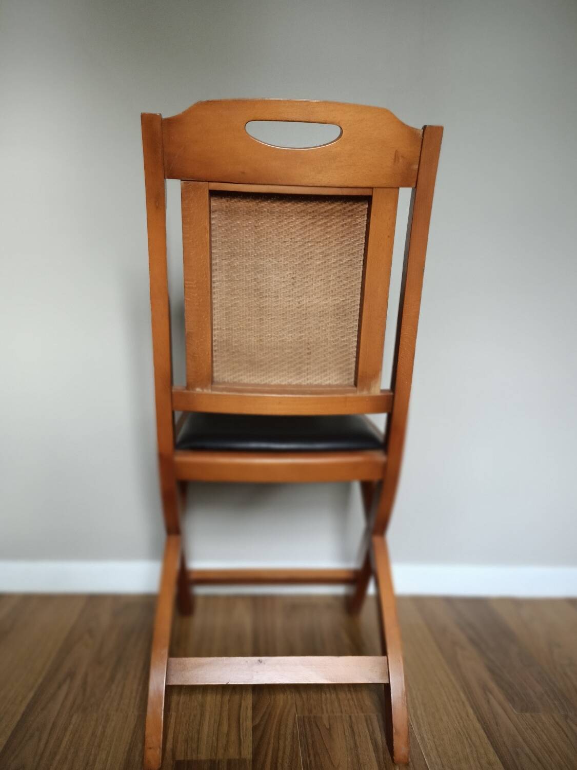 Set of 4 wood and leather chairs
