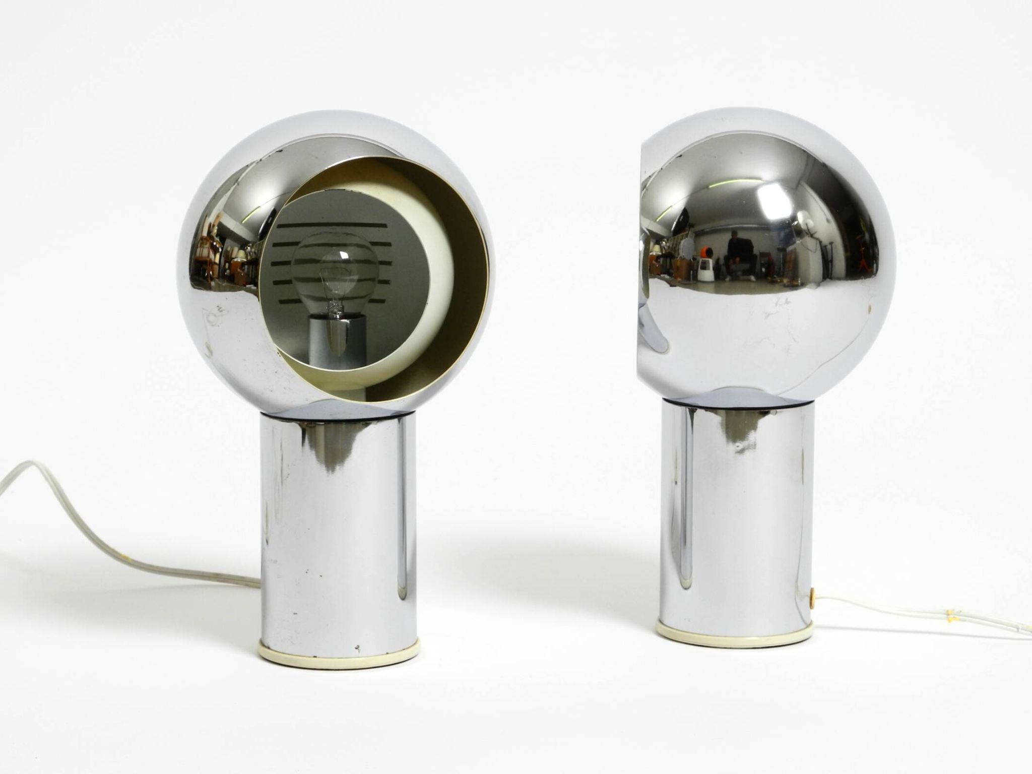 Pair of large Mid Century Space Age chrome table lamps - Made in Italy