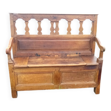 Oak bench chest from the 19th century.
