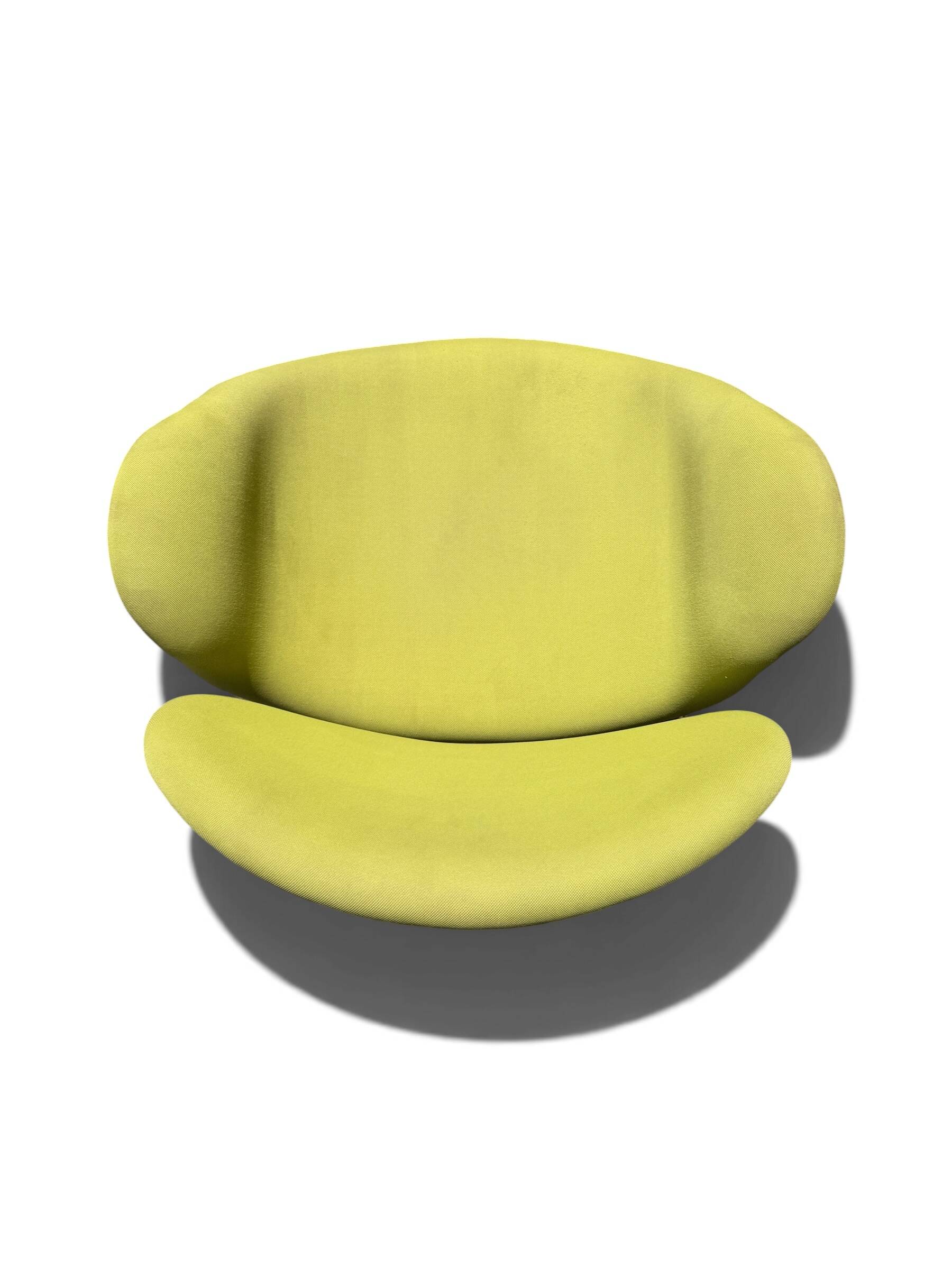 Fauteuil Little Tulip Pierre Paulin Artifort en tissu vert