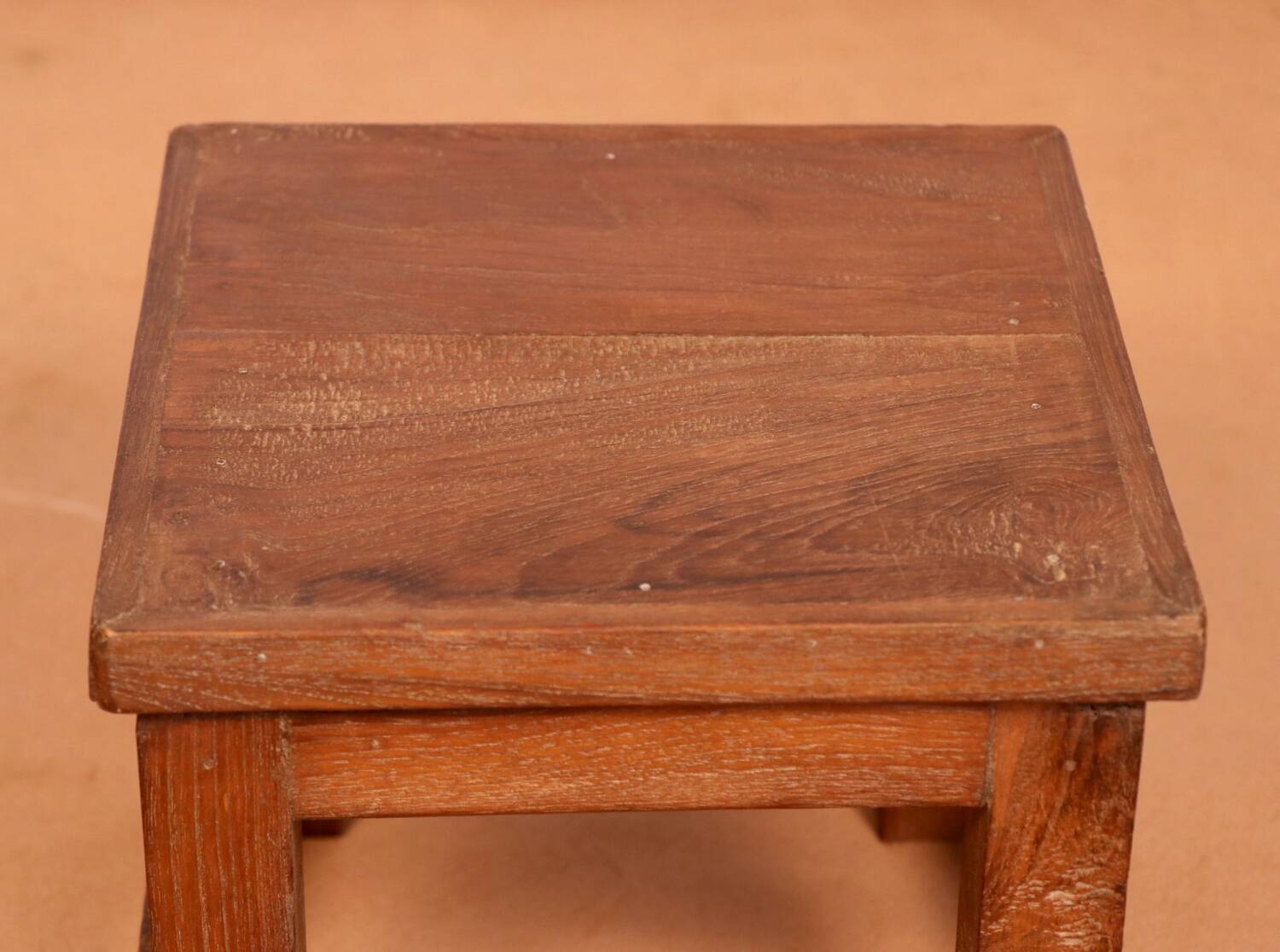 Table de chevet d’atelier en teck birman