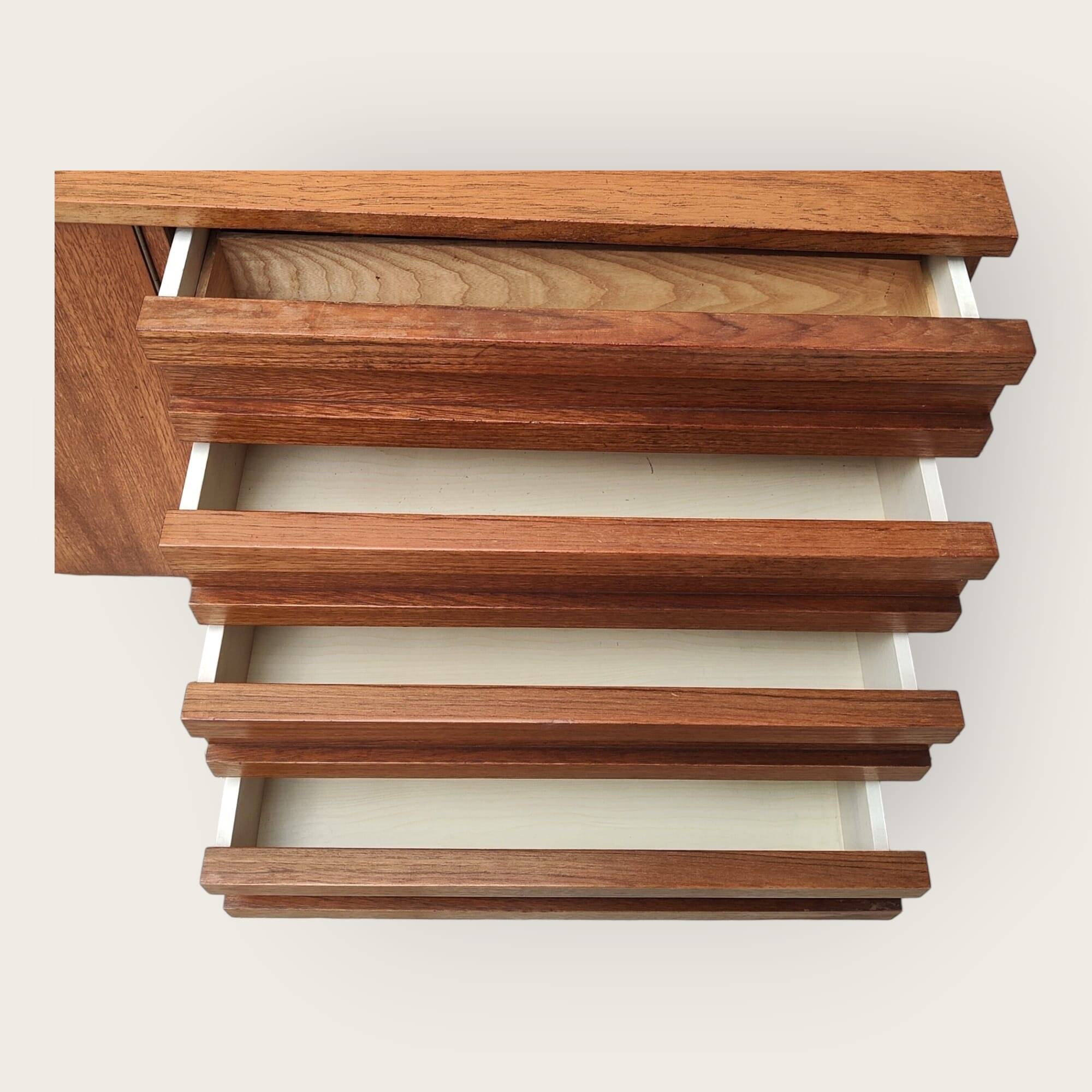 Buffet du milieu du siècle