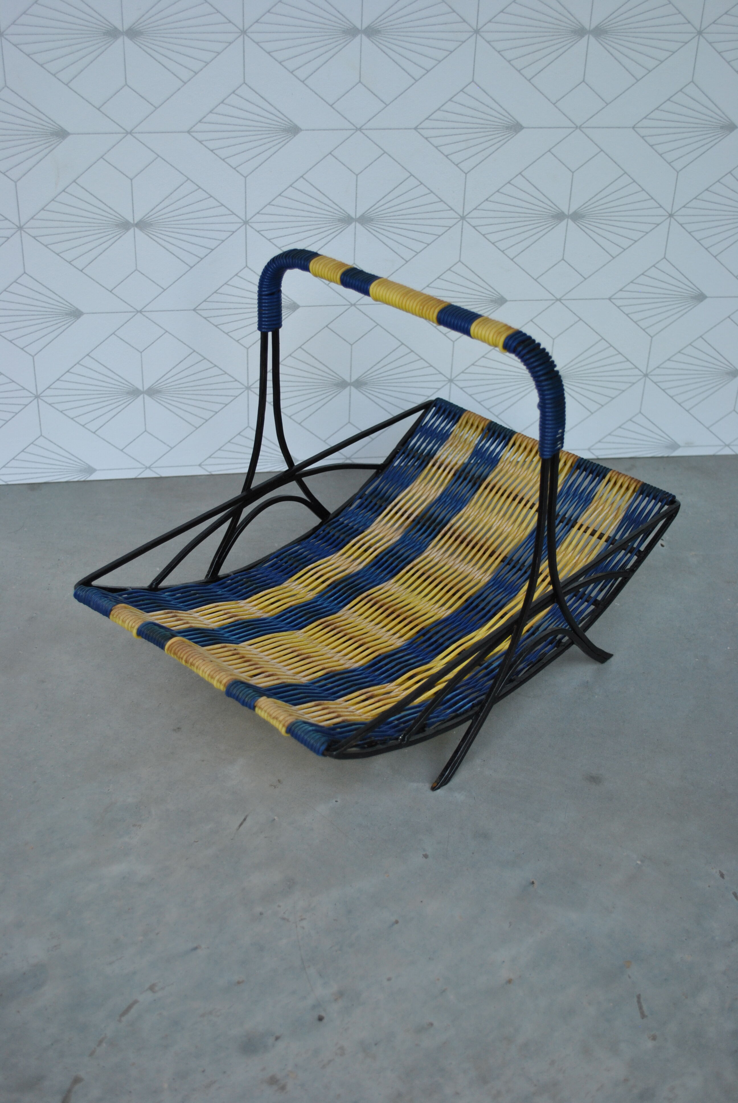 Scoubidou fruit basket 1960