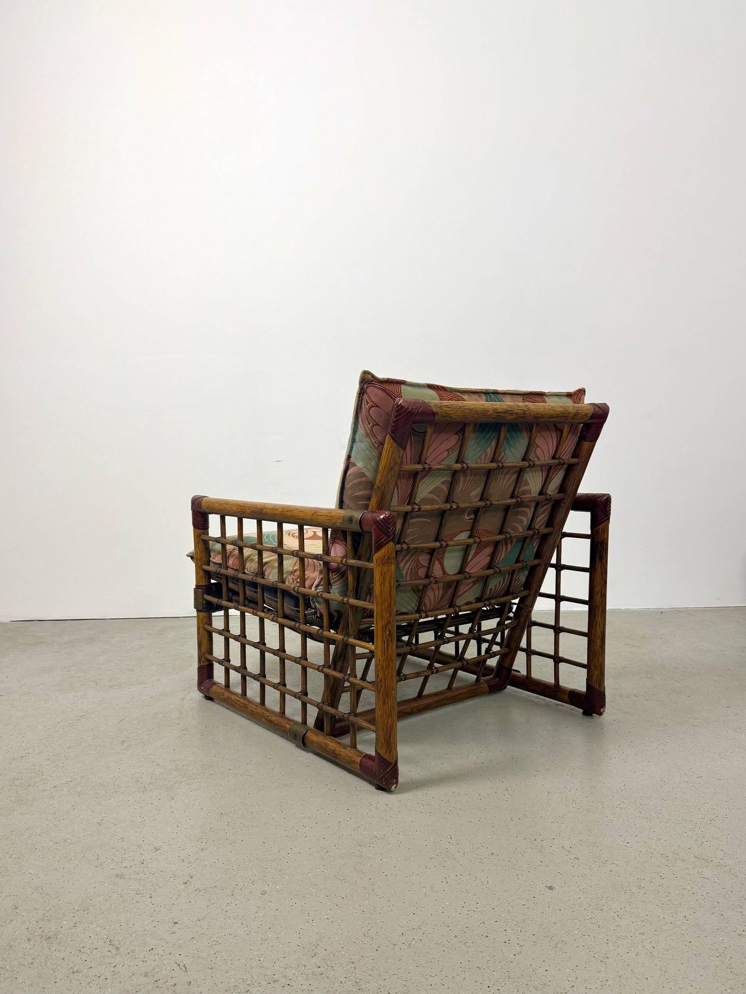 Chaise longue italienne des années 1970 en bambou, rotin, laiton et tissu style Liberty