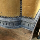 Ancien coffre en bois et velours jaune