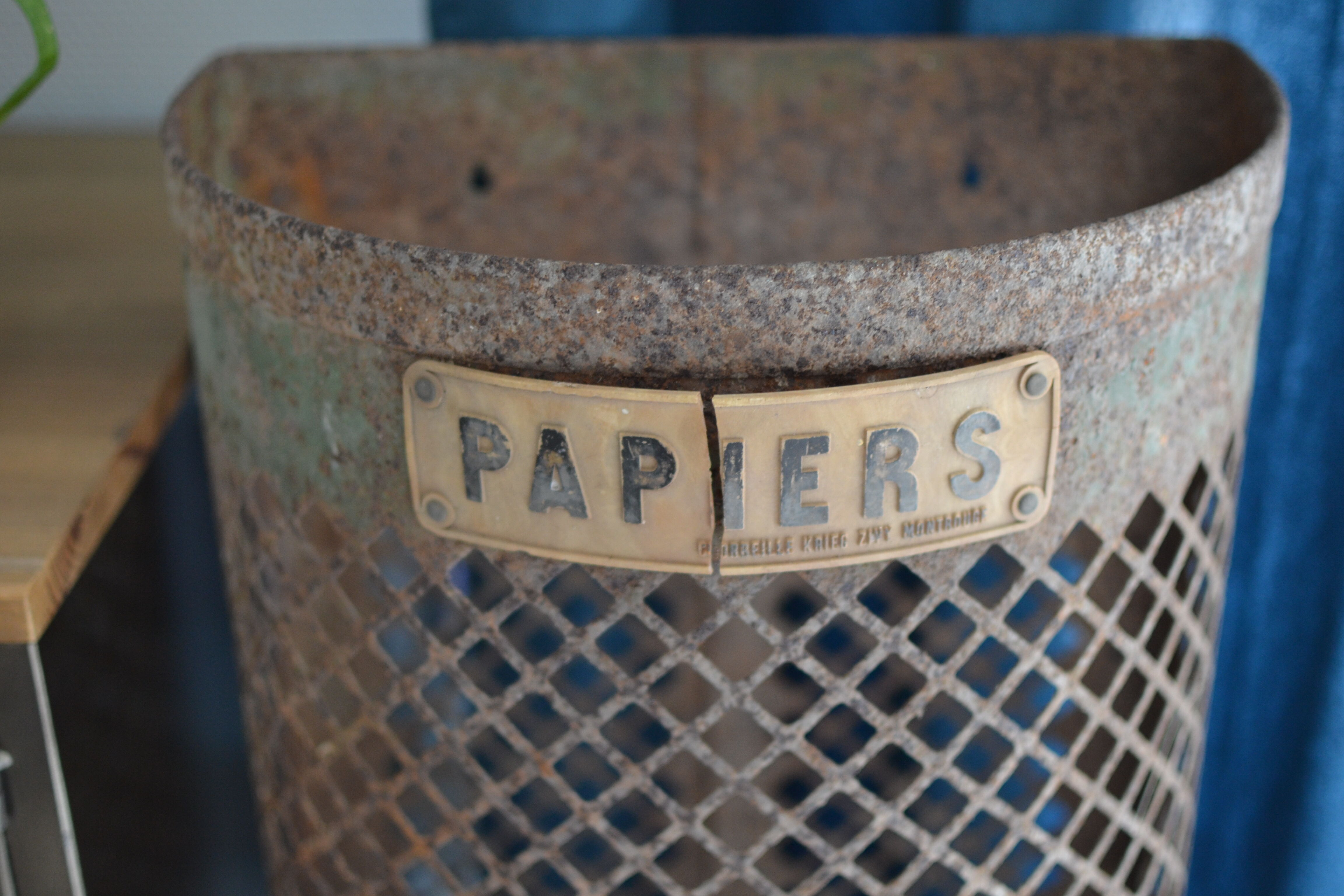 Old paper bin on rue Montrouge