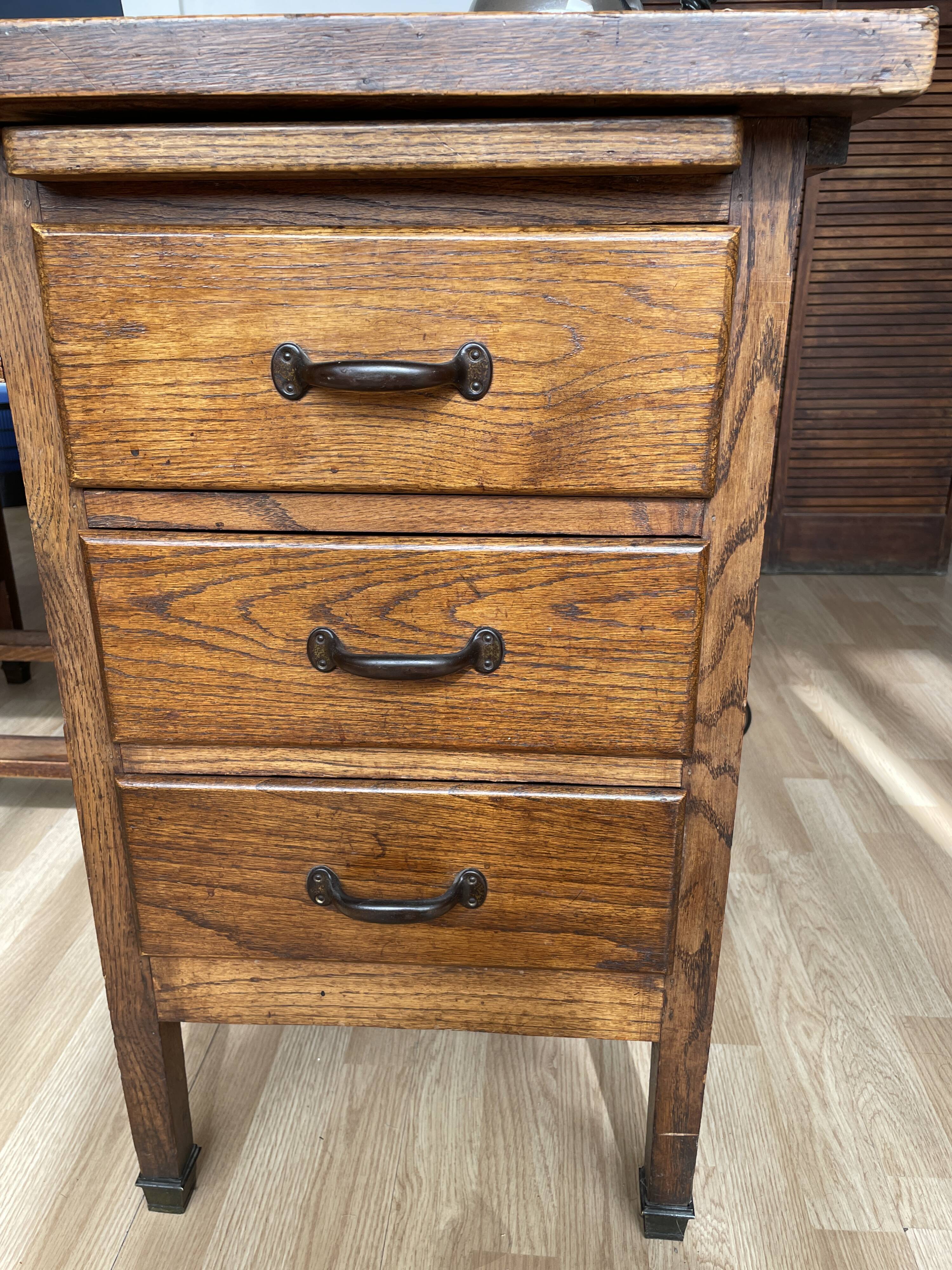 Minister's desk in solid oak with marquetry 1930s