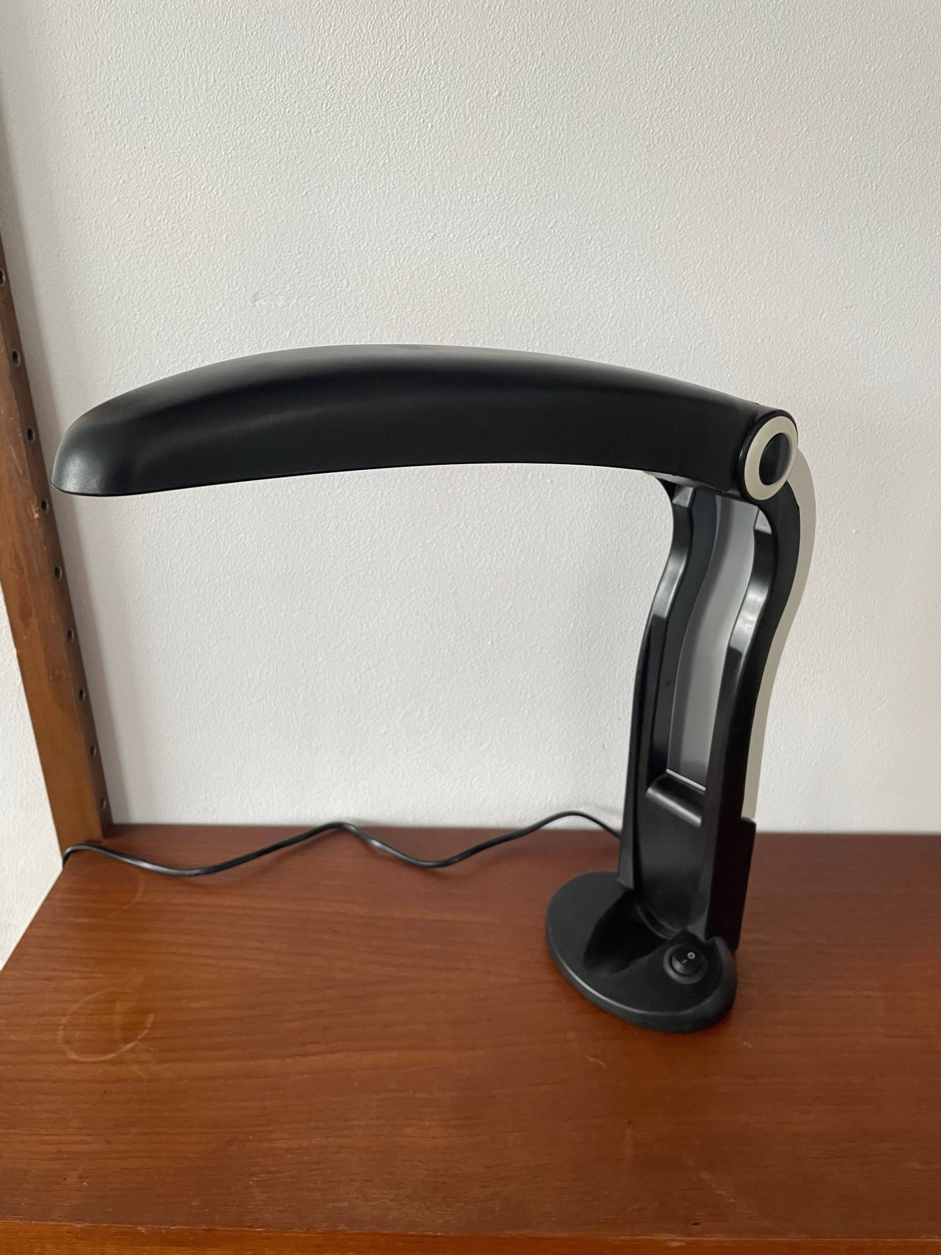 Luminaire Toucan en noir et blanc HT Huang Design