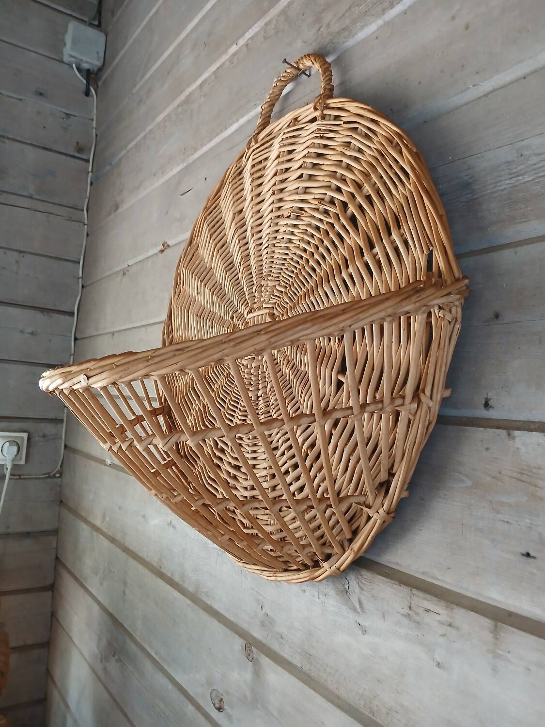 Rattan/wicker wall basket
