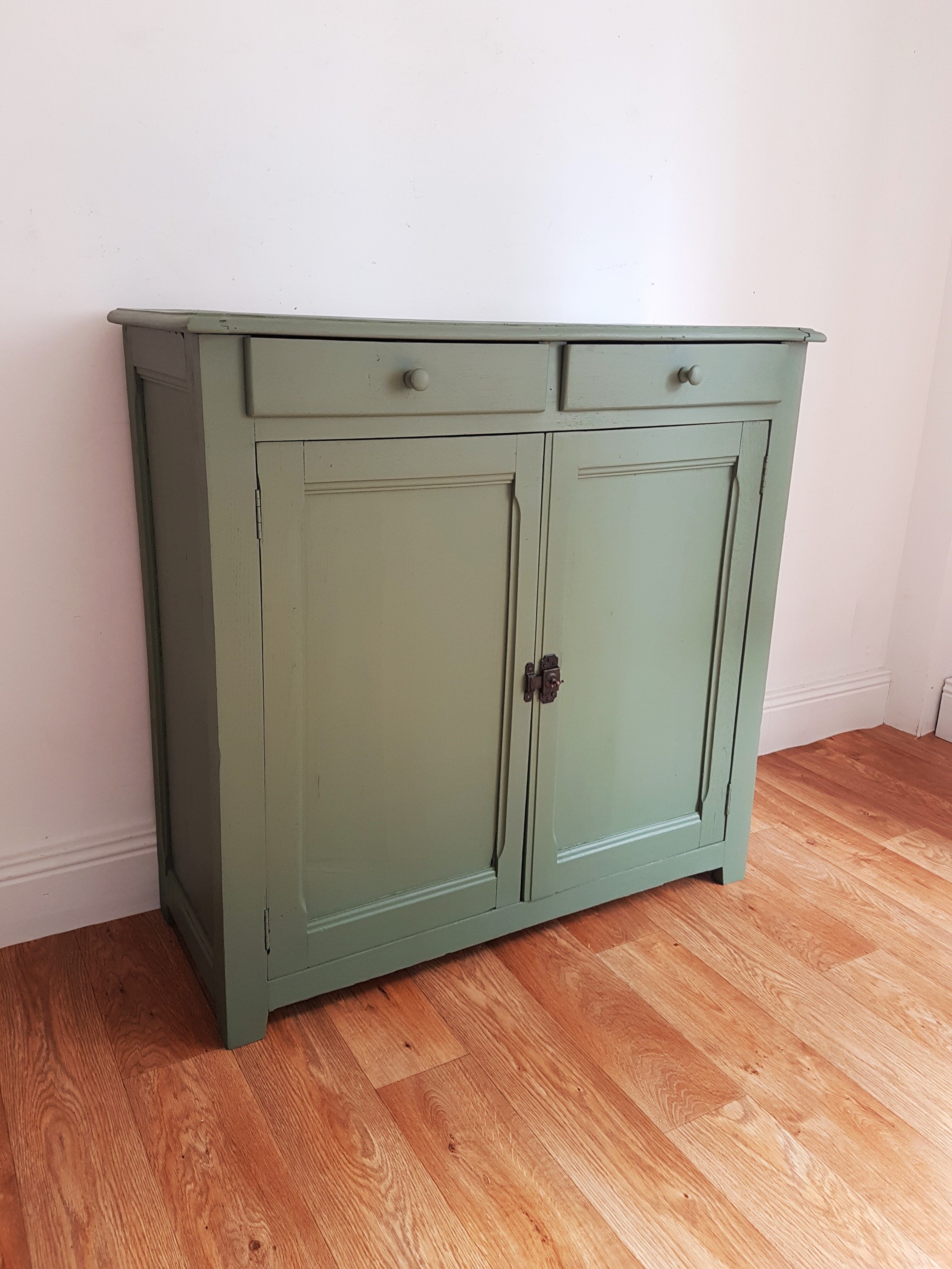Buffet parisien vert végétal