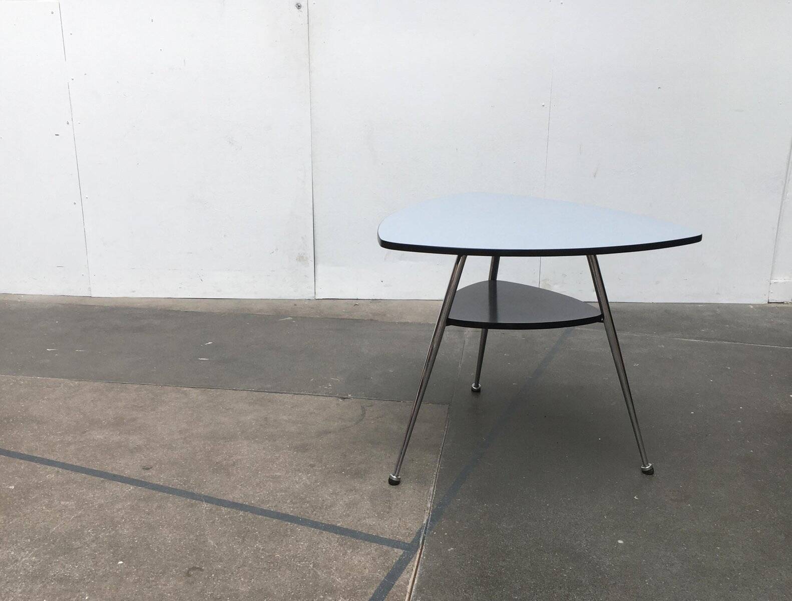 Table basse trépied allemande mi-siècle de Mauser Werke Waldeck