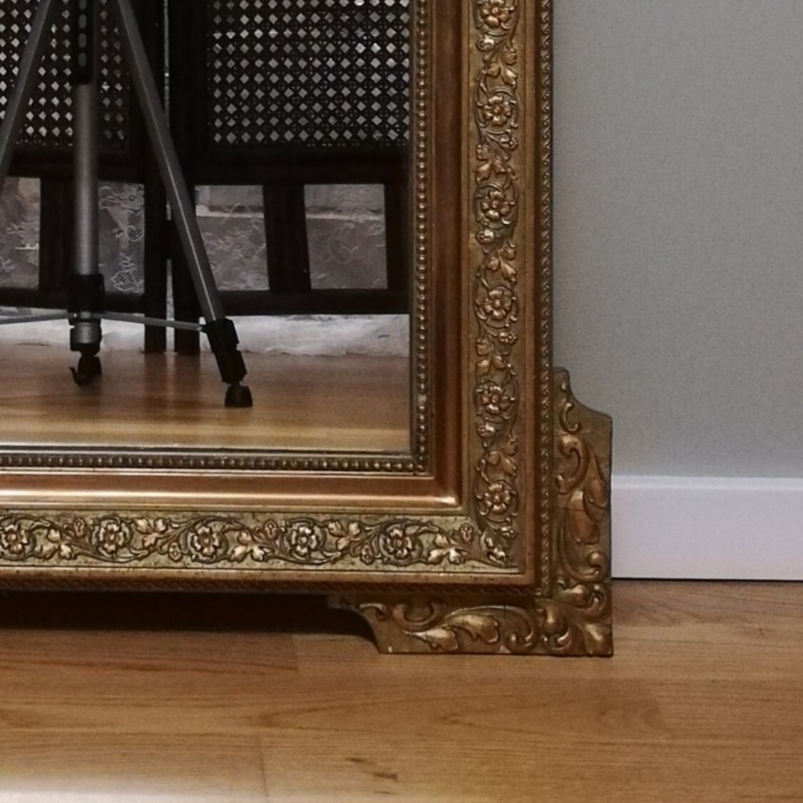 Mirror with pediment Louis XV style in wood and gilded stucco height 107cm