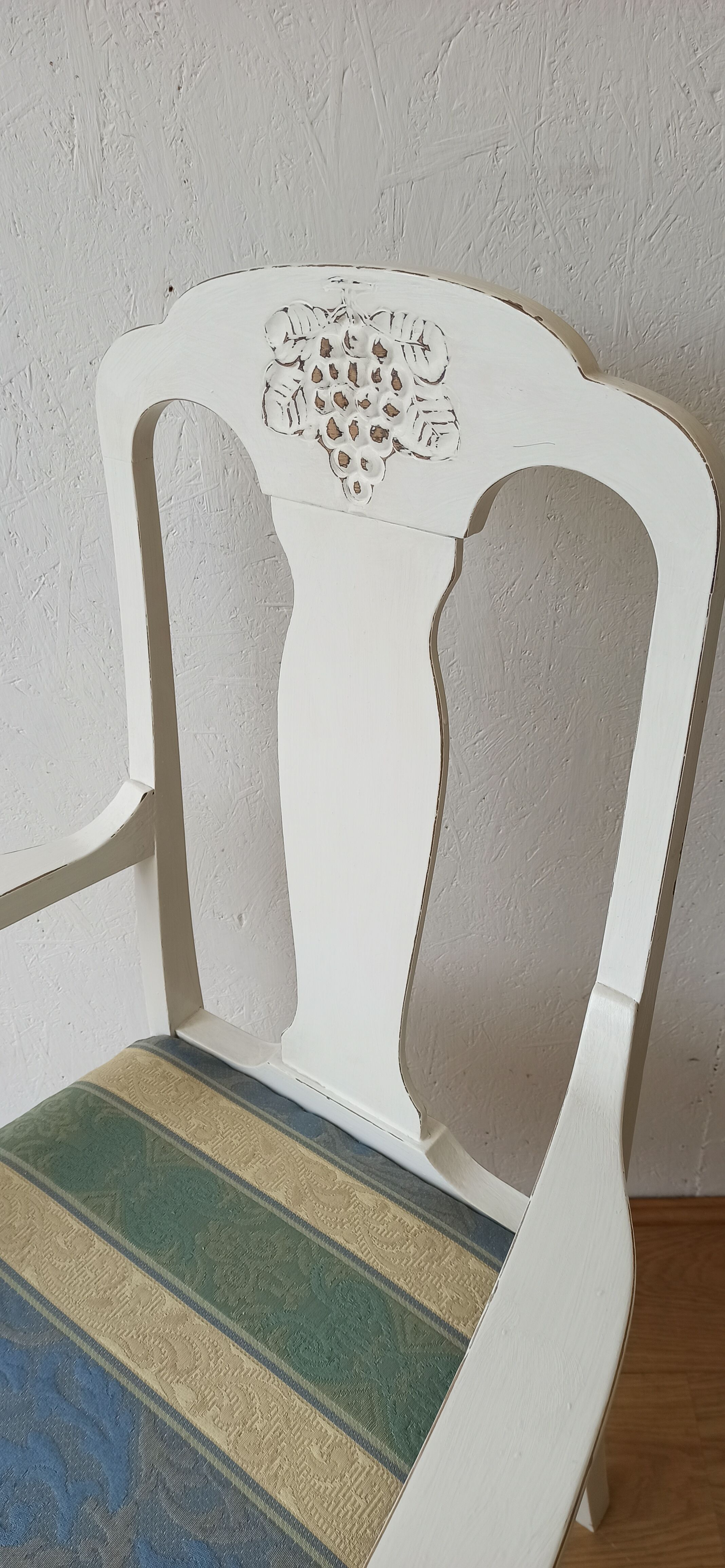 White throne / chair sweden