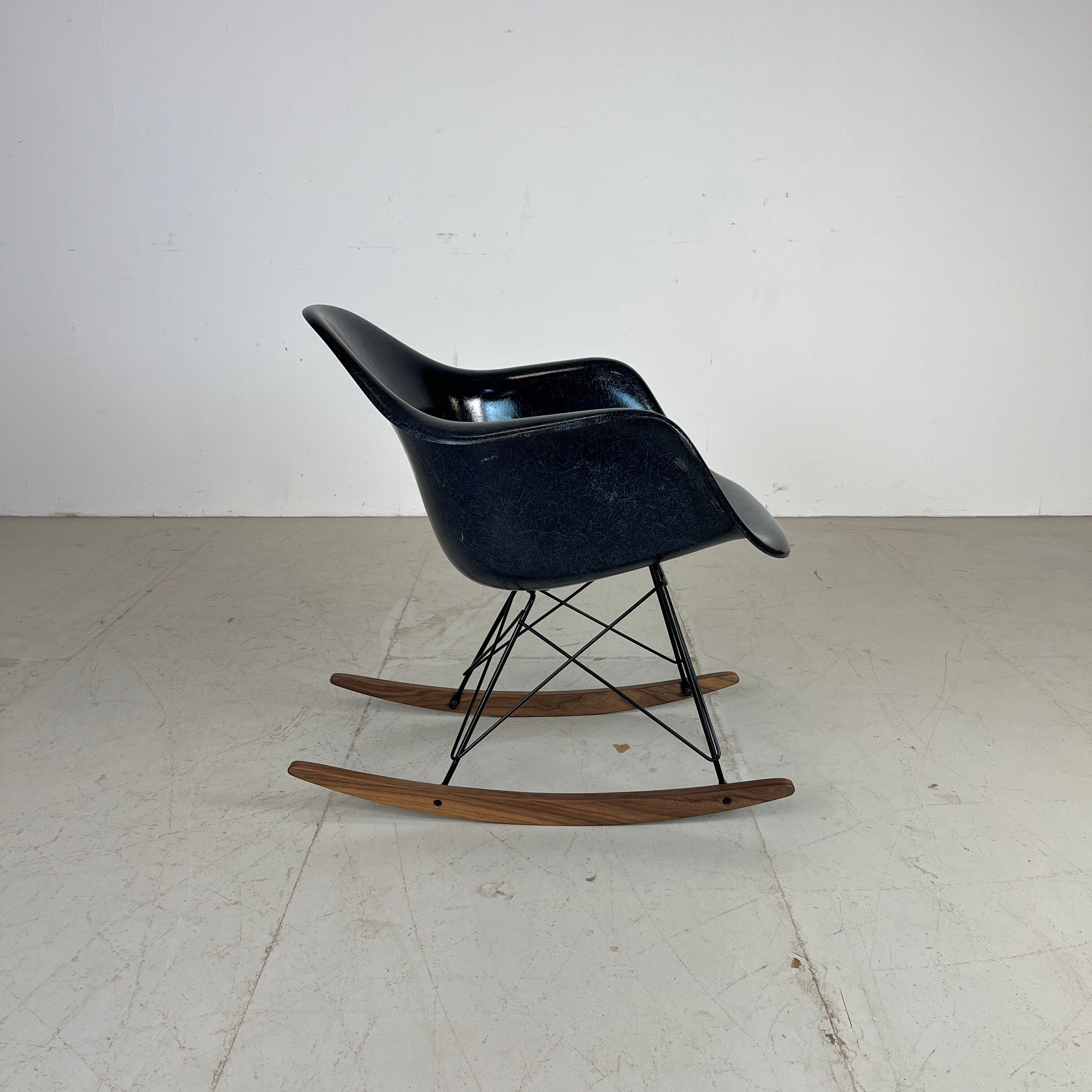 Eames Herman Miller 1950s RAR rocking chair in navy blue