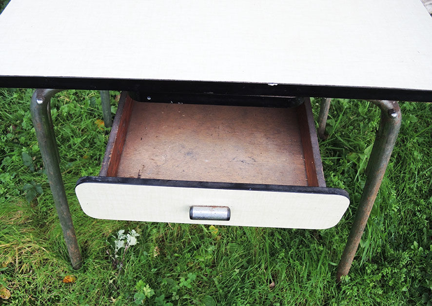 Old extendable table in yellow formica