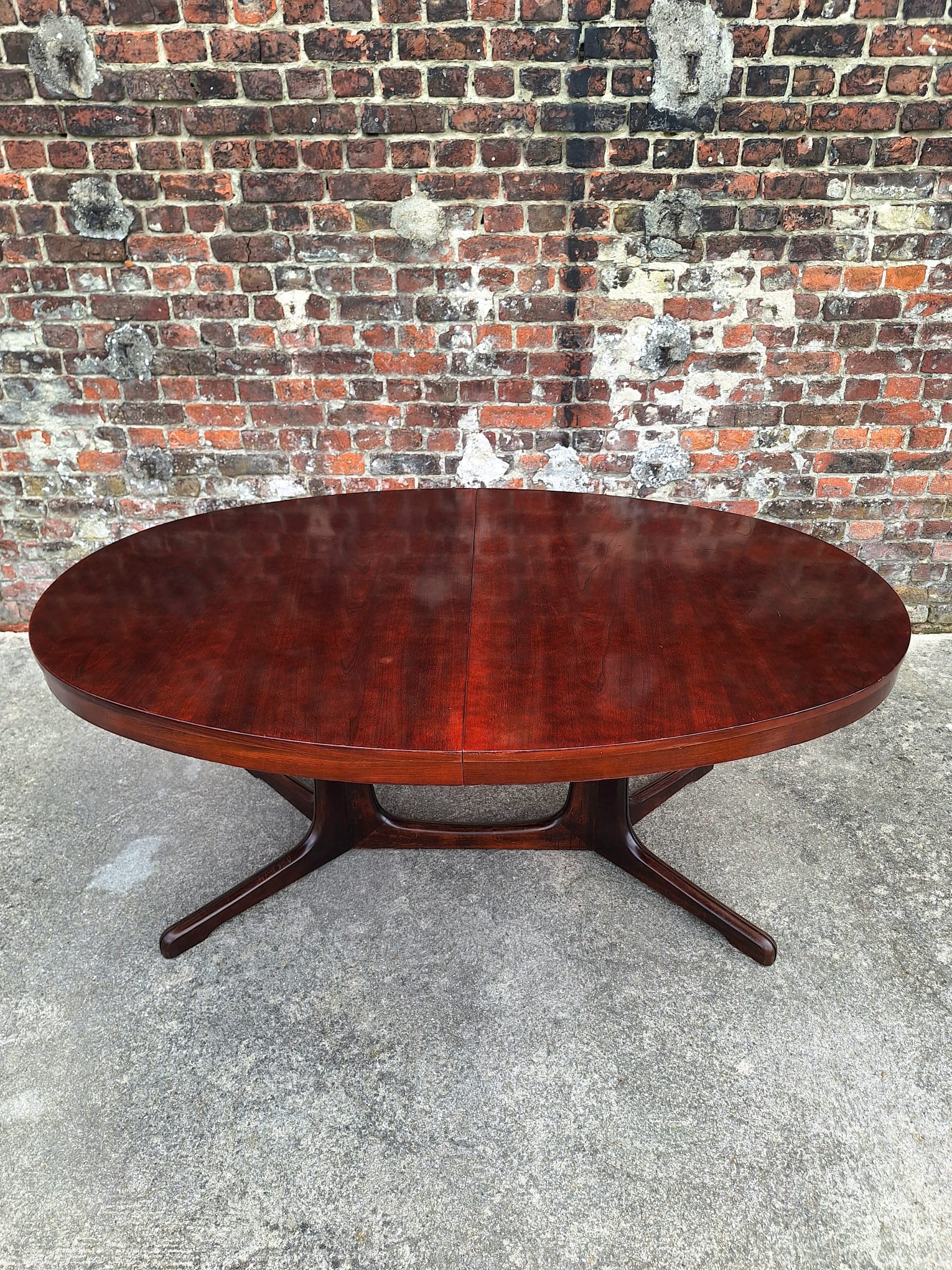 Large vintage Baumann table in rosewood with extensions, antique furniture.