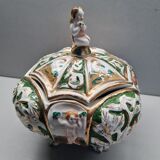 Soupière sur pied de lion en céramique Italienne, style antique capodimonte