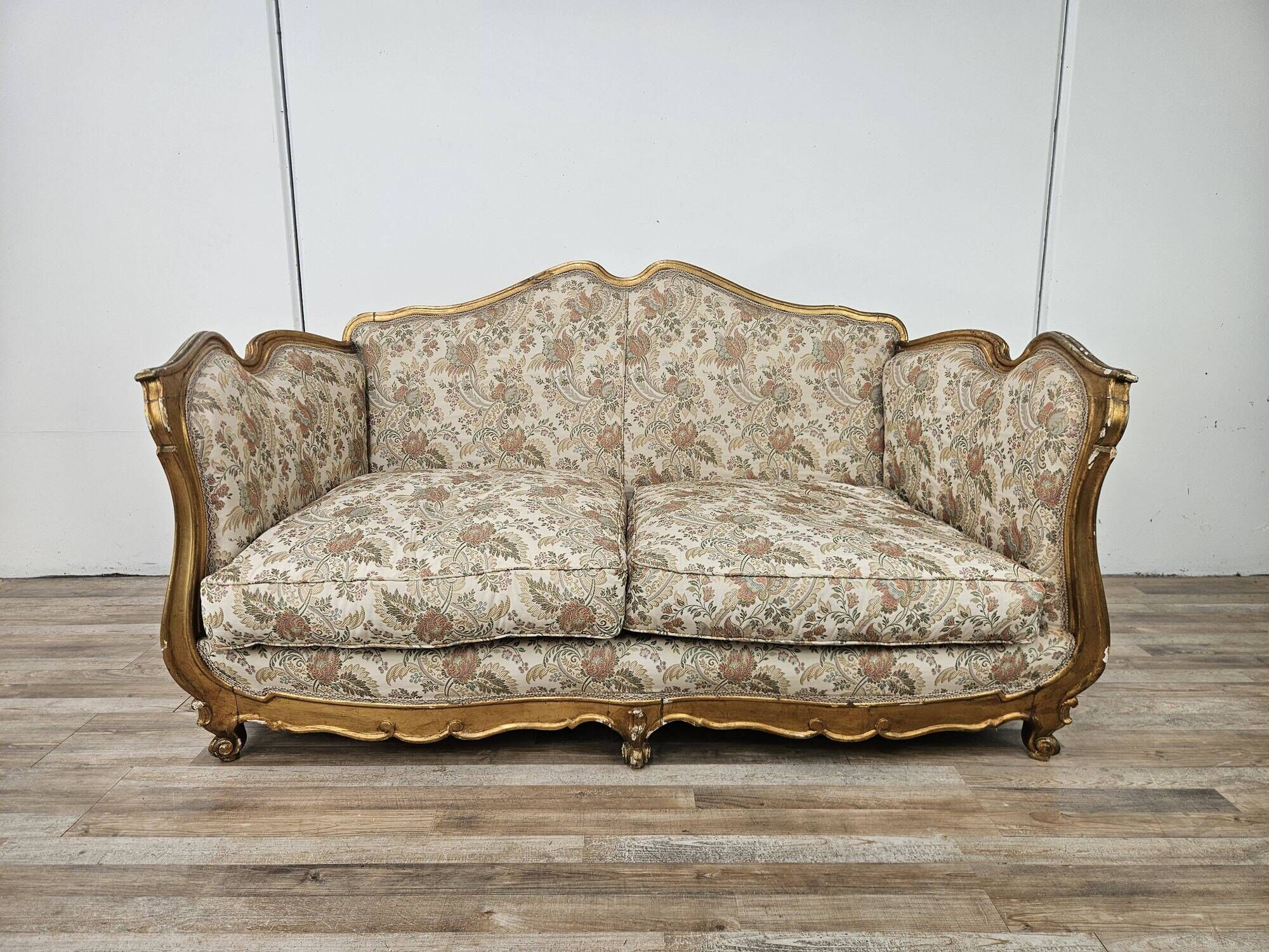 20th Century Italian Baroque Style Sofa in Carved and Gilded Wood
