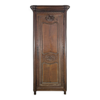 Carved bonnetière from the Pays de Bray from the 19th century.