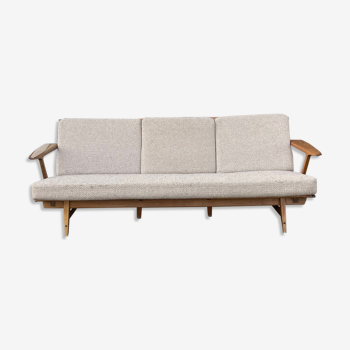 Canapé scandinave en bois et tissu des années 60 avec accoudoirs en z