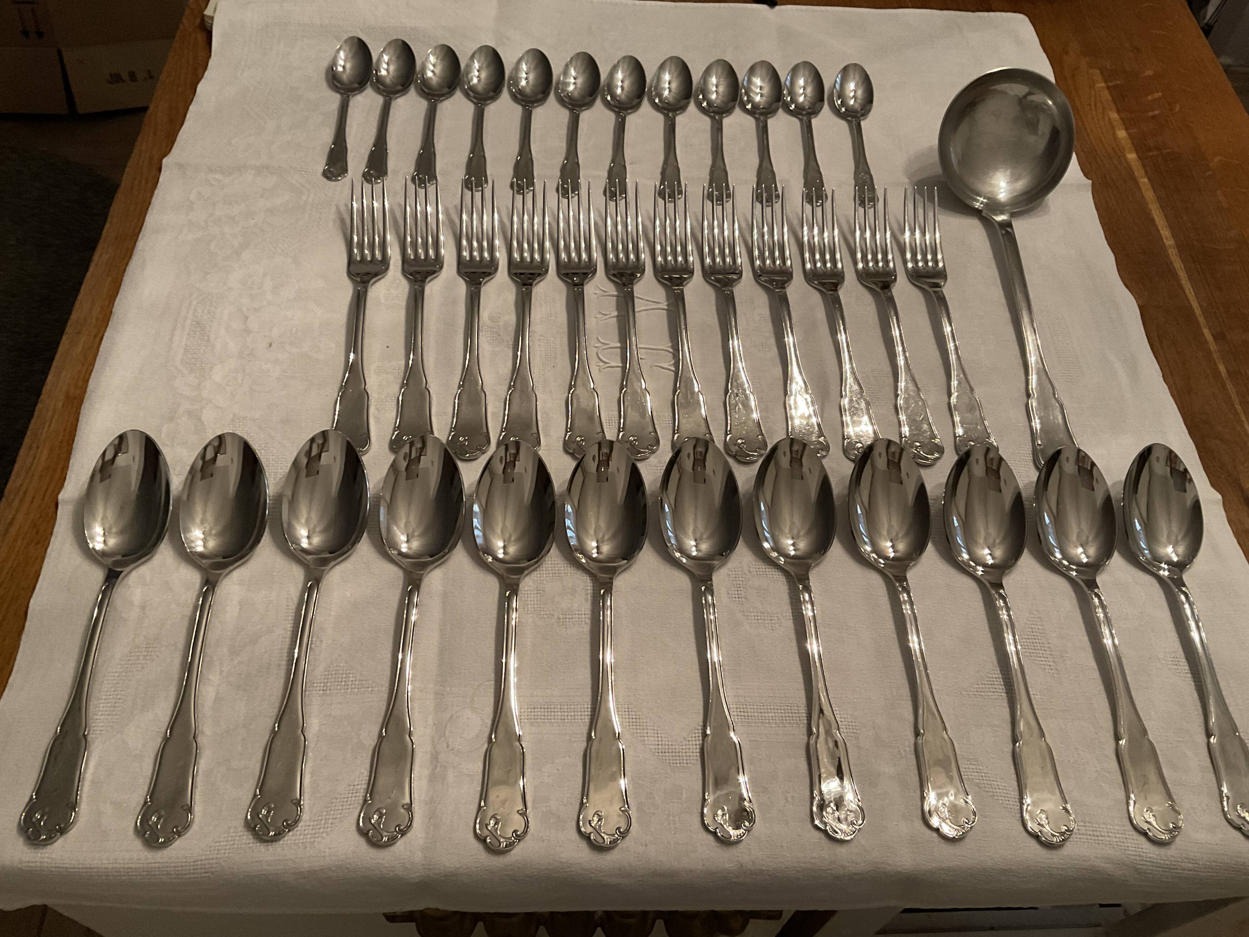 Stainless steel cutlerys et 37 pieces