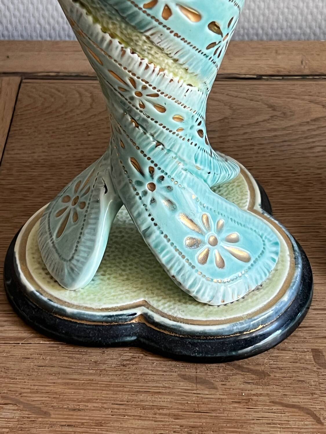 Paire de vases barbotine anciens