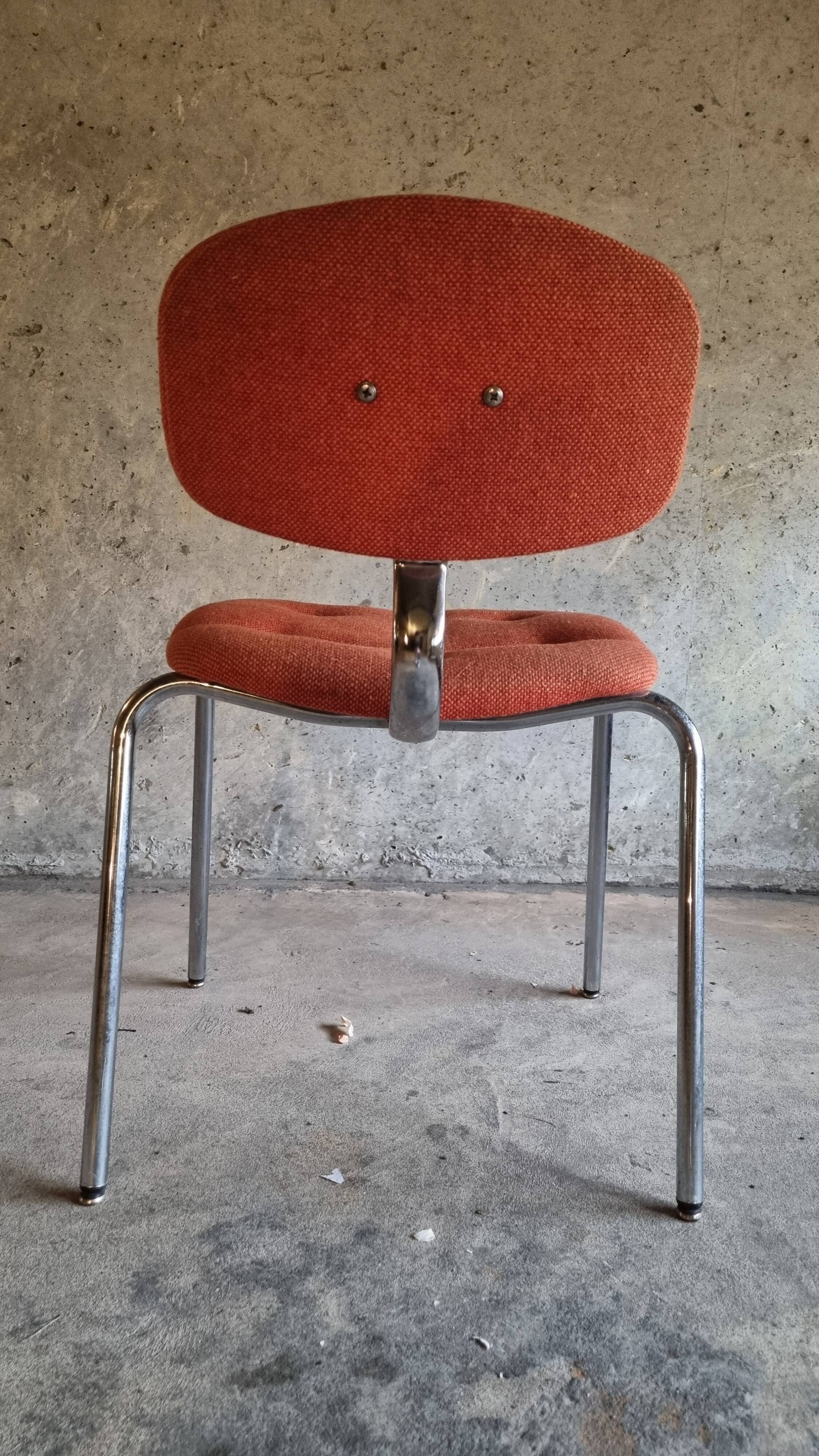 Set of 5 steelcase strafor chairs