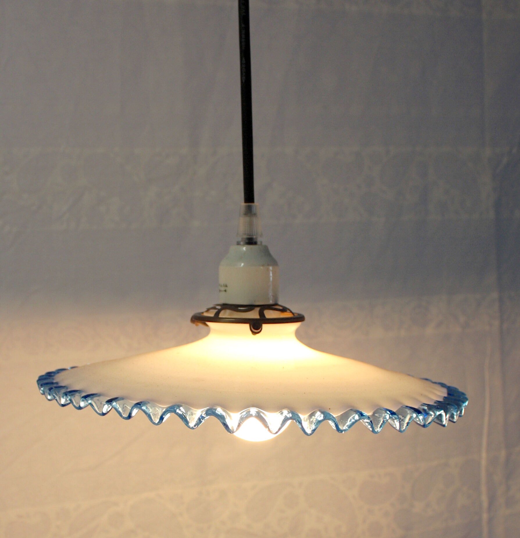 Suspension opaline années 30