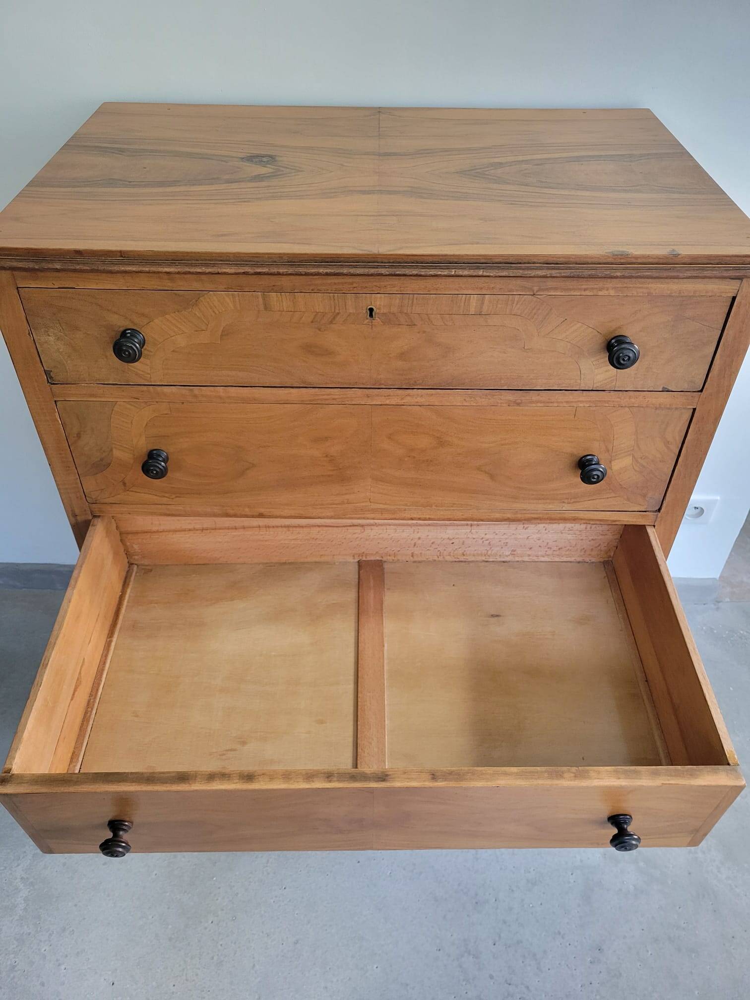 Commode anglaise haute 5 tiroirs marqueterie en ronce