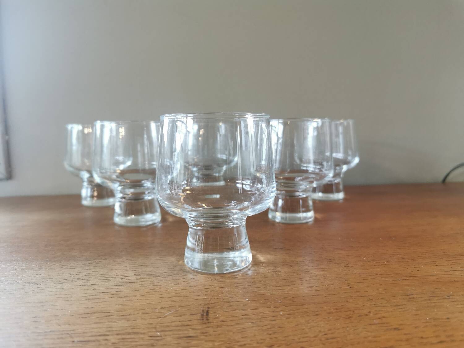 6 stackable vintage 70s stemmed glasses