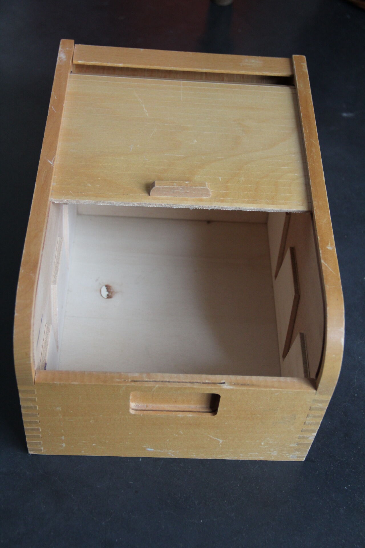 Plug box with drop-down pane 36 x 24 cm