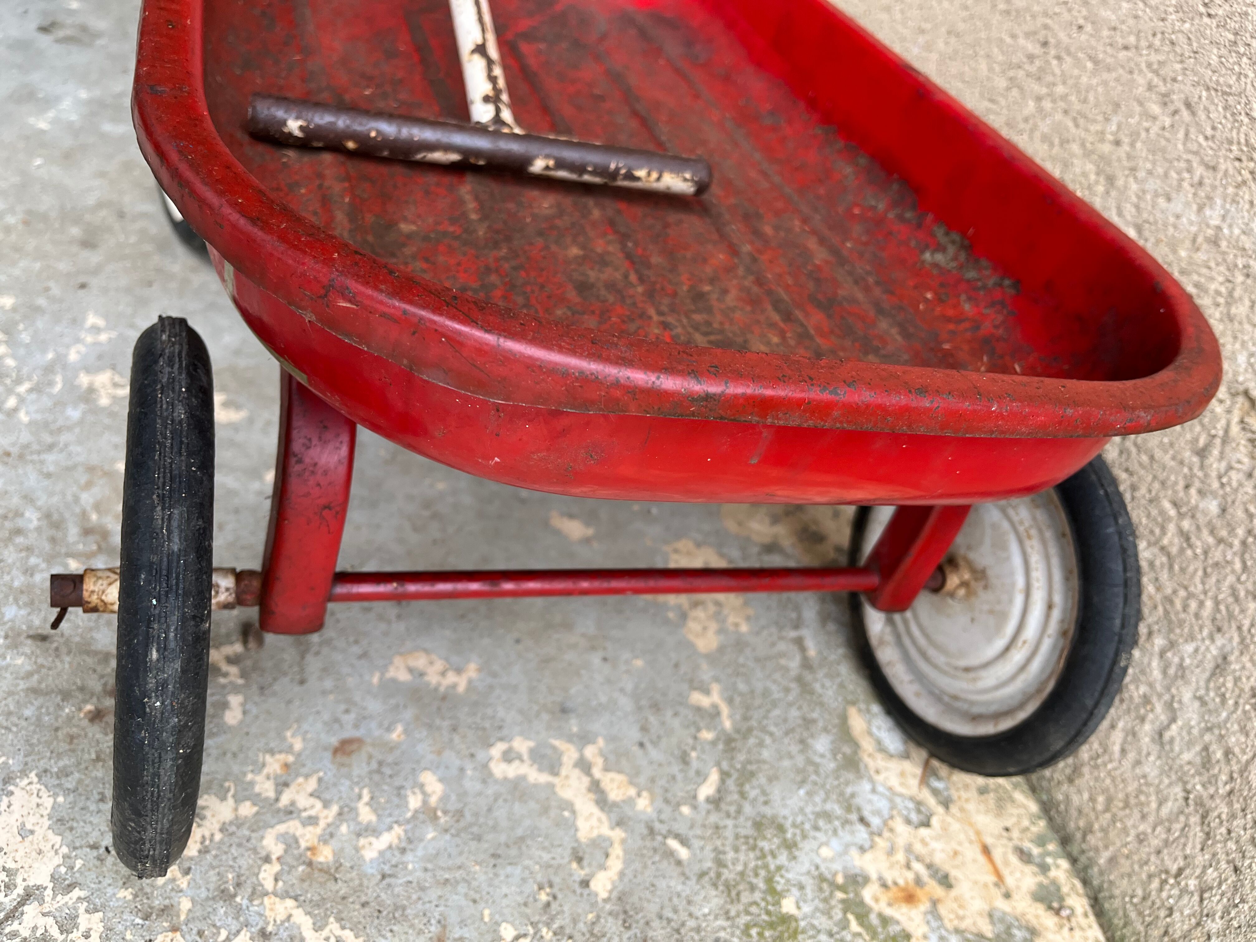 Old child's pull-out cart "the mistral"