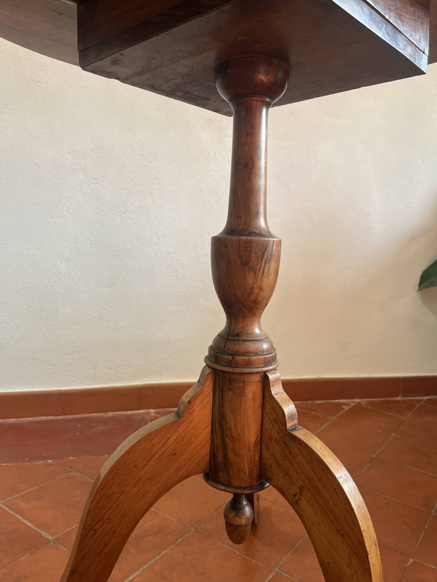 Antique guéridon with a tilting top and drawer, Louis Philippe style.