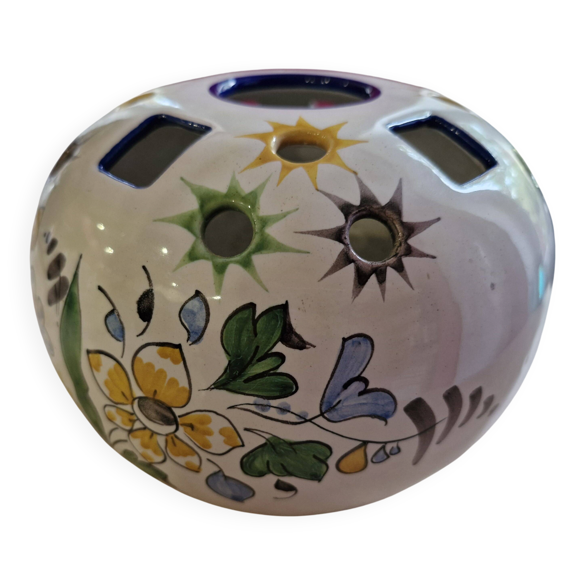 Montagnon flower holder