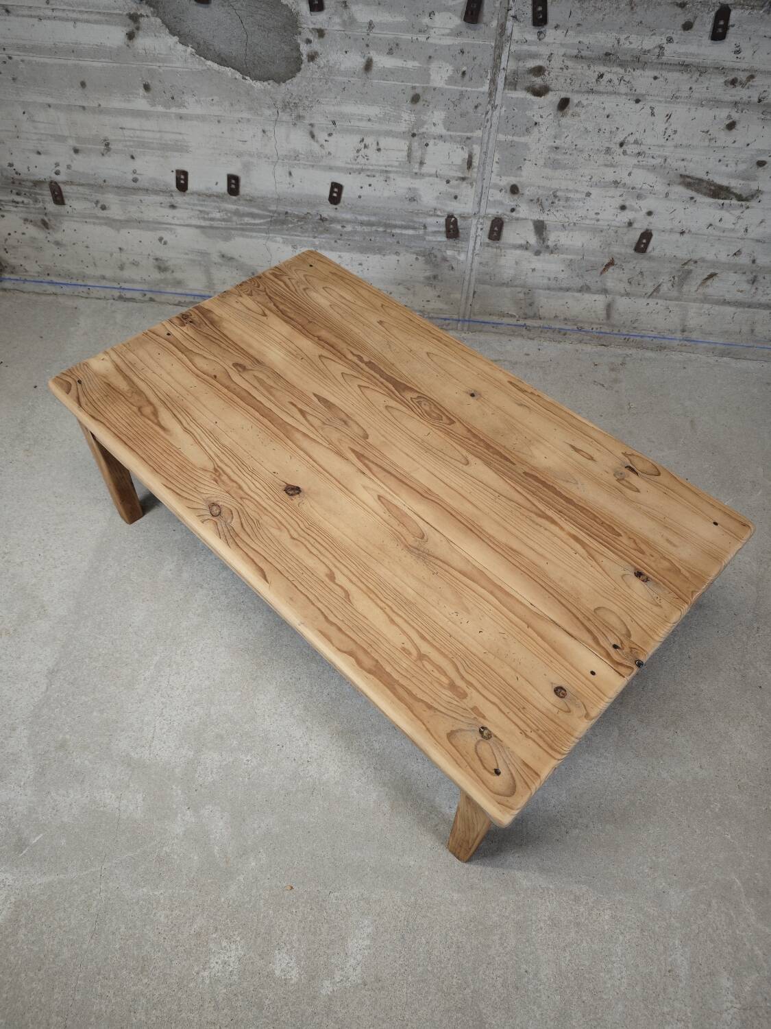 Table basse de ferme en sapin