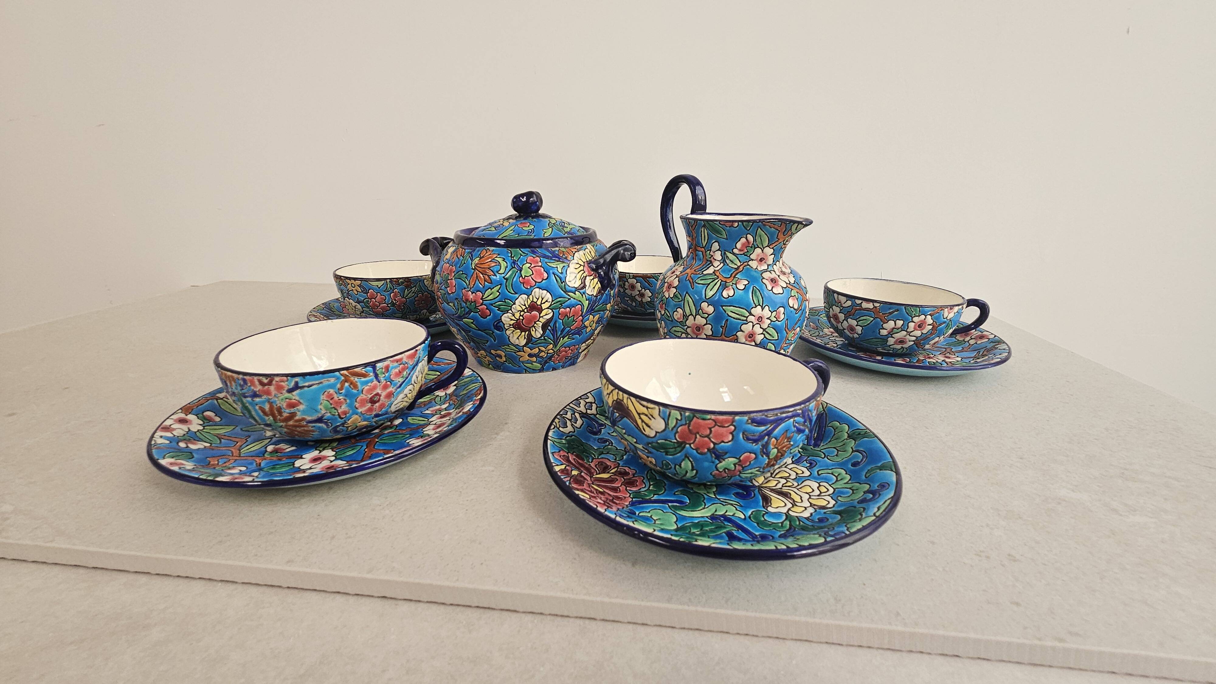 Complete tea/coffee service in Longwy enamel.