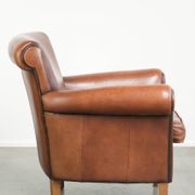 Timeless armchair made of sheepskin leather with a English look