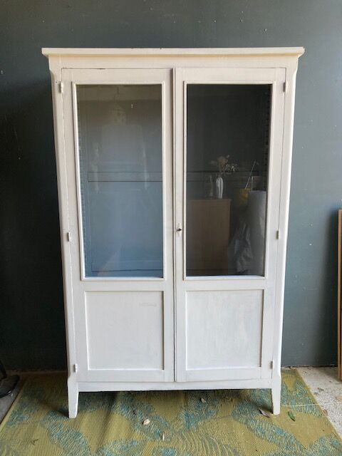 Parisian wardrobe cream showcase