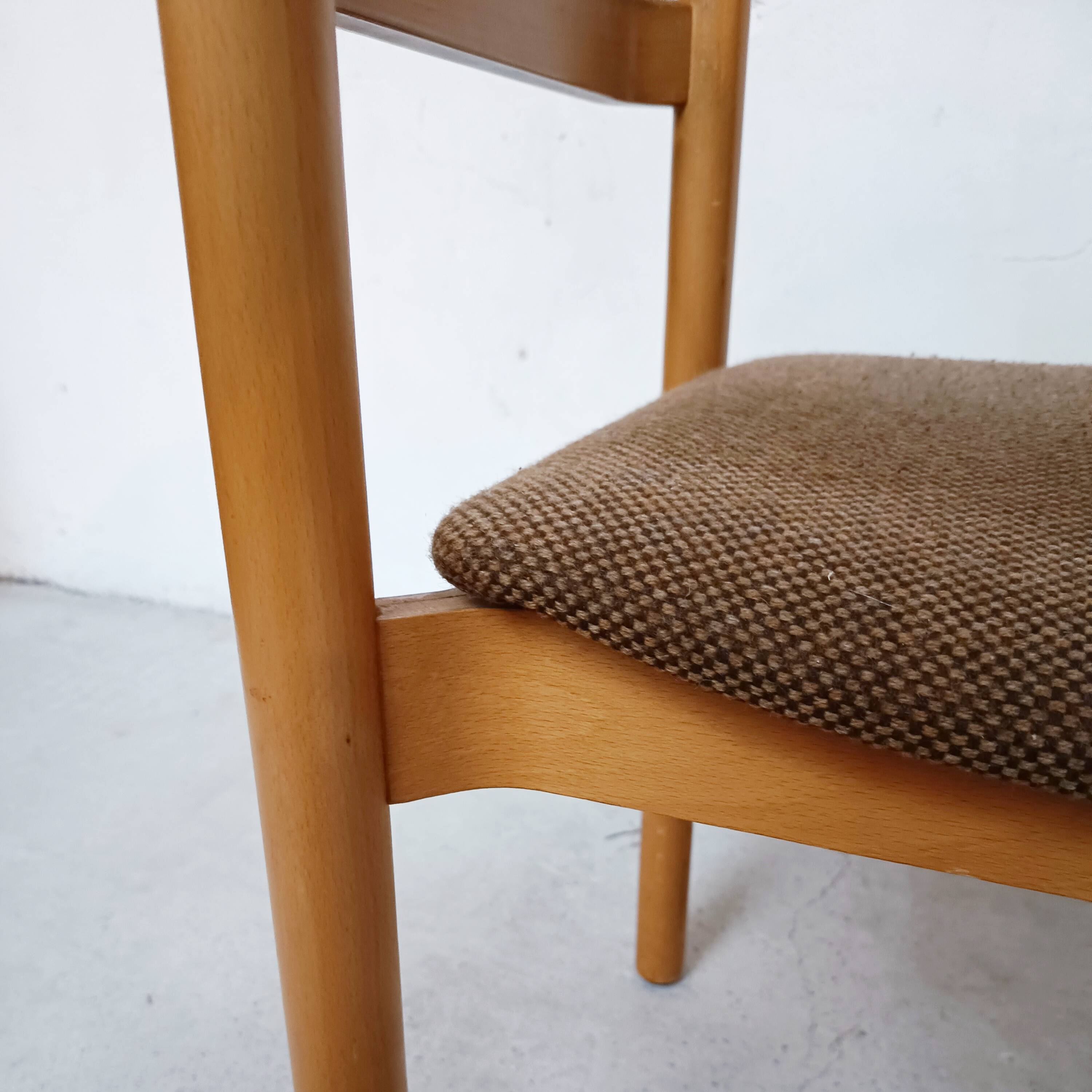 6 chaises Hiller, 1980