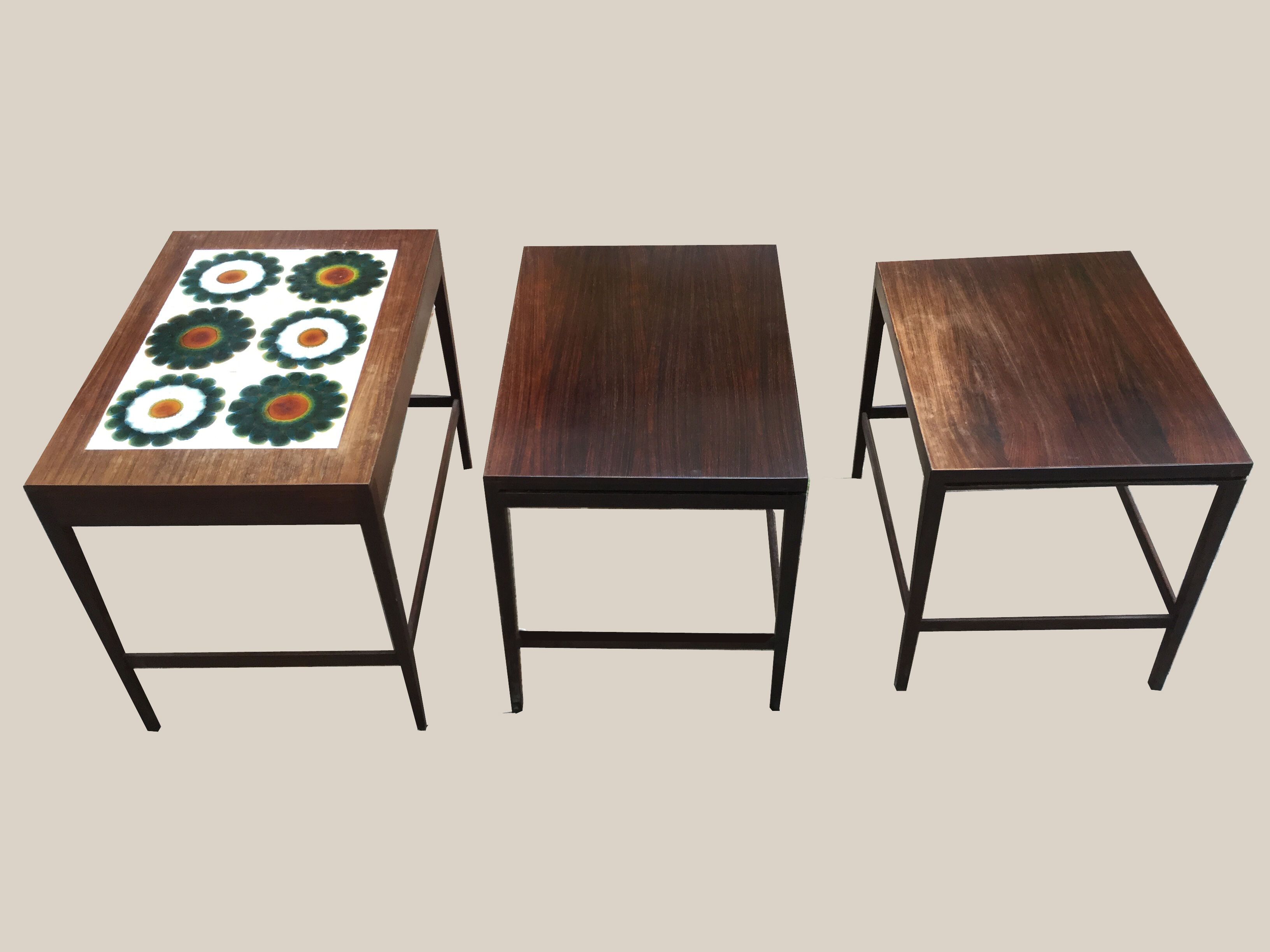 Trois tables gigognes