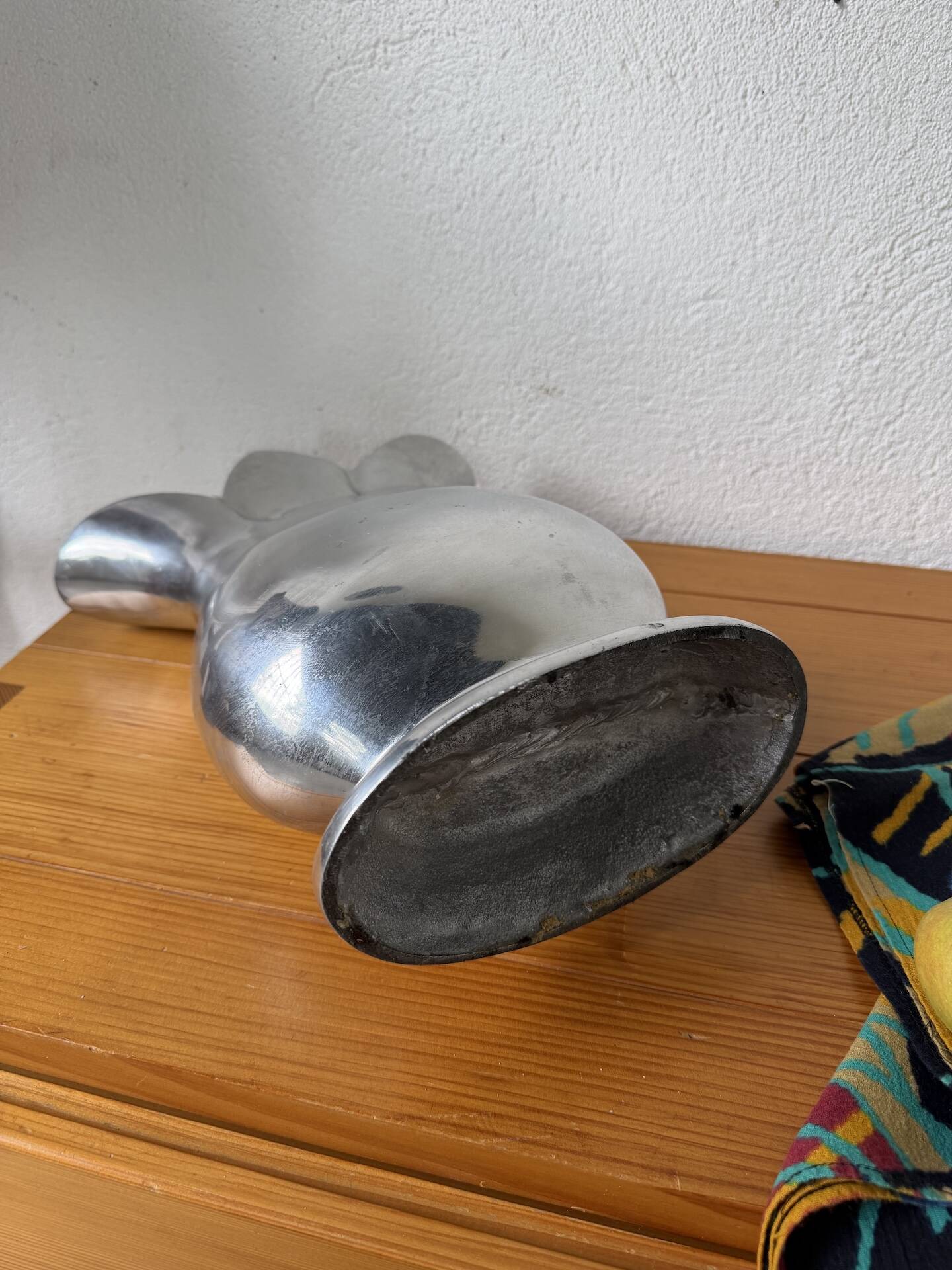 Aluminium fountain vase