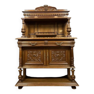 Buffet style Renaissance en noyer sculpté vers 1850