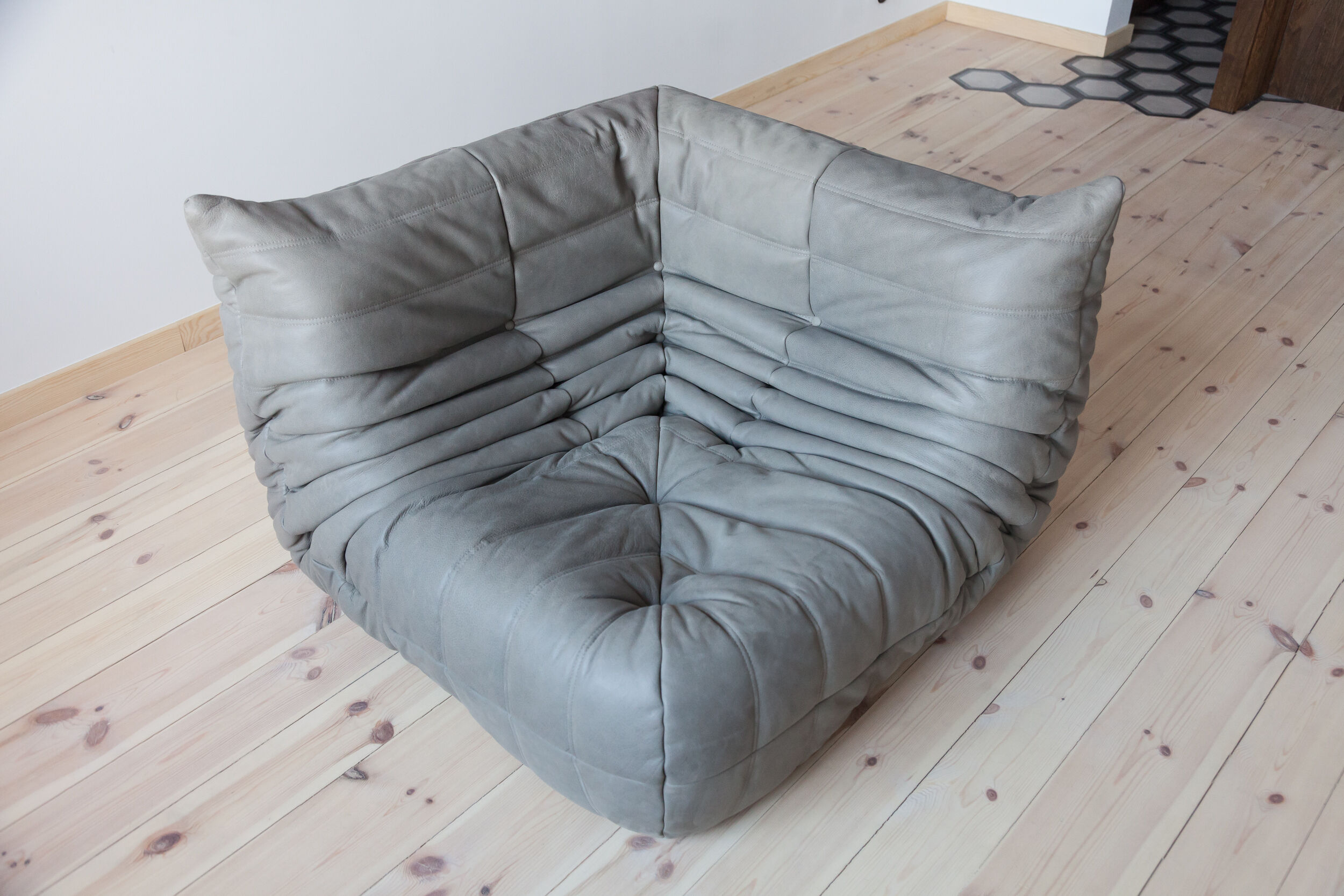 Togo corner chair model designed by Michel Ducaroy 1973