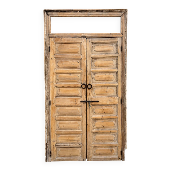paire de portes anciennes à double vantail avec imposte et huisseries sculp