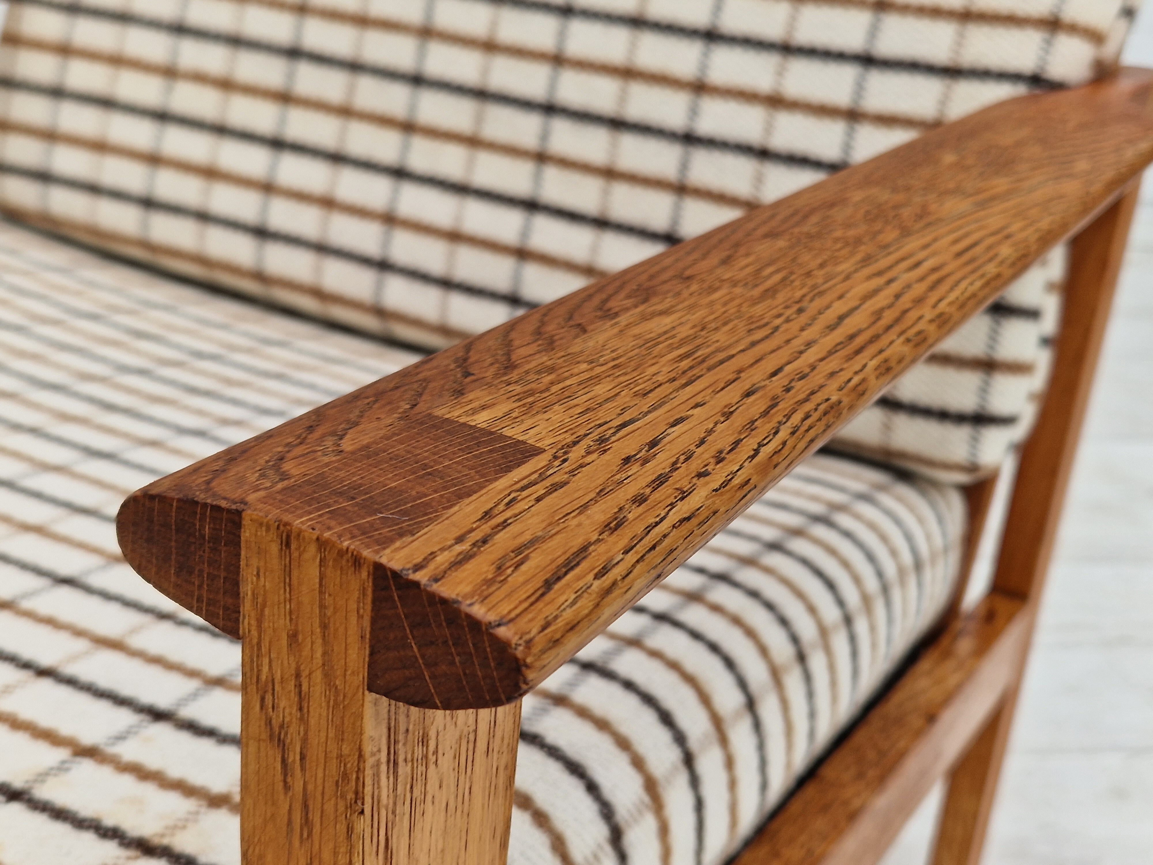 Années 1970, design danois par Illum Wikkelsø, modèle Capella pour Eliersen Møbler, bois de chêne.