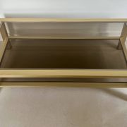 Table basse grand modèle en métal doré, France années 70