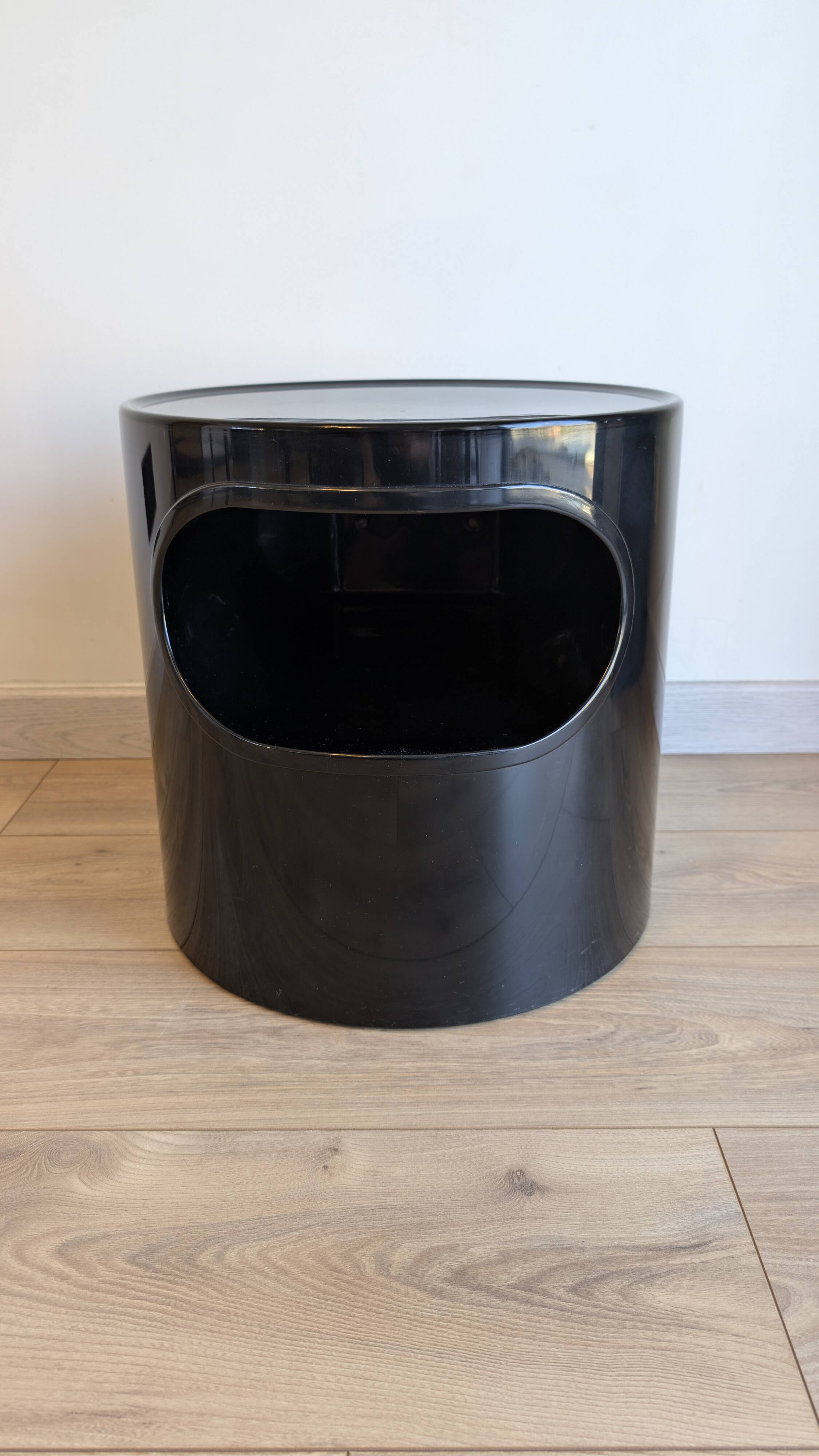 Bedside table Artemide design Emma Gismondi Schweinberger, Space A furniture