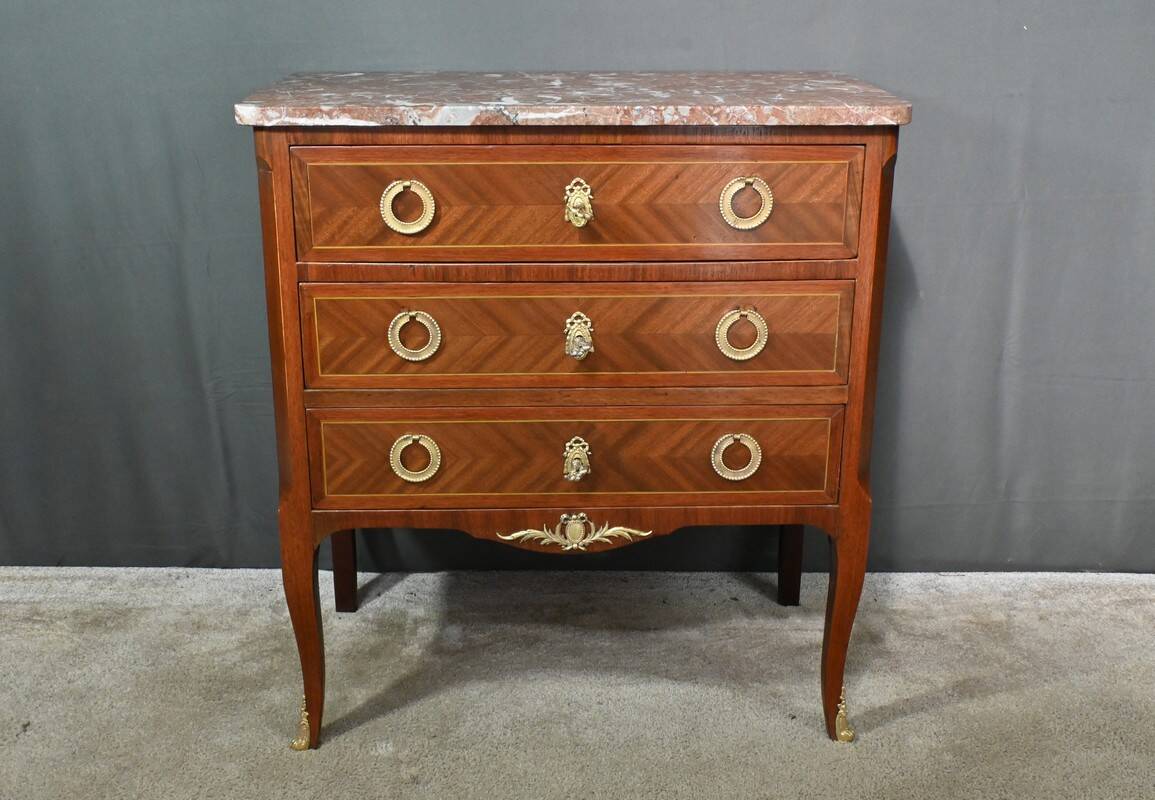Small Mahogany Chest of Drawers – Part 1 of the 20th Century