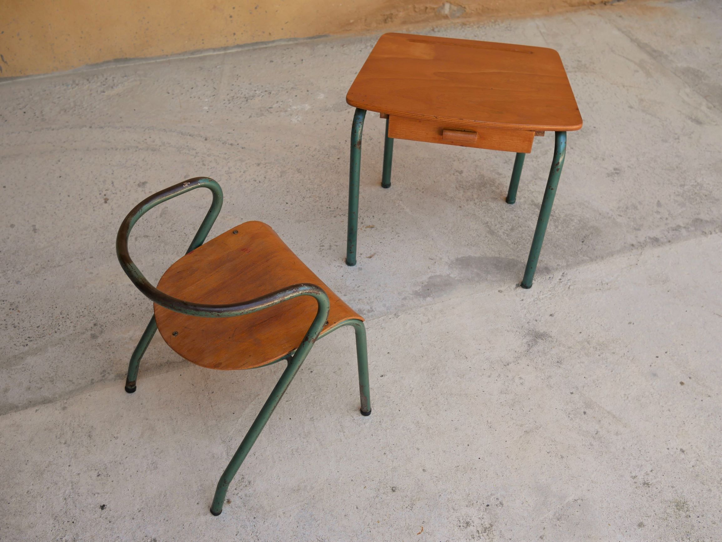 Desk and children's chair by Jacques Hitier for Mullca editions